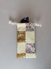 Indlæs billede til gallerivisning Solbrille etui til ekstra beskytellse af solbrillerne når de ligger i tasken. Syet i et patchwork af liberty og genbrugsstof
