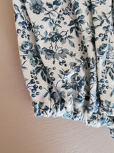 Indlæs billede til gallerivisning Bloomers, hvide med blå blomster, str. 80
