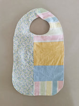 Indlæs billede til gallerivisning Spisesmæk, pastel patchwork, trykknap
