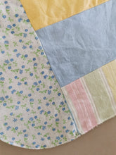 Indlæs billede til gallerivisning Spisesmæk, pastel patchwork, trykknap
