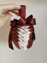 Indlæs billede til gallerivisning Kogle, beige og bordeaux, 10 cm
