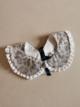 Indlæs billede til gallerivisning Pyntekrave voksen, håndbroderede blomster
