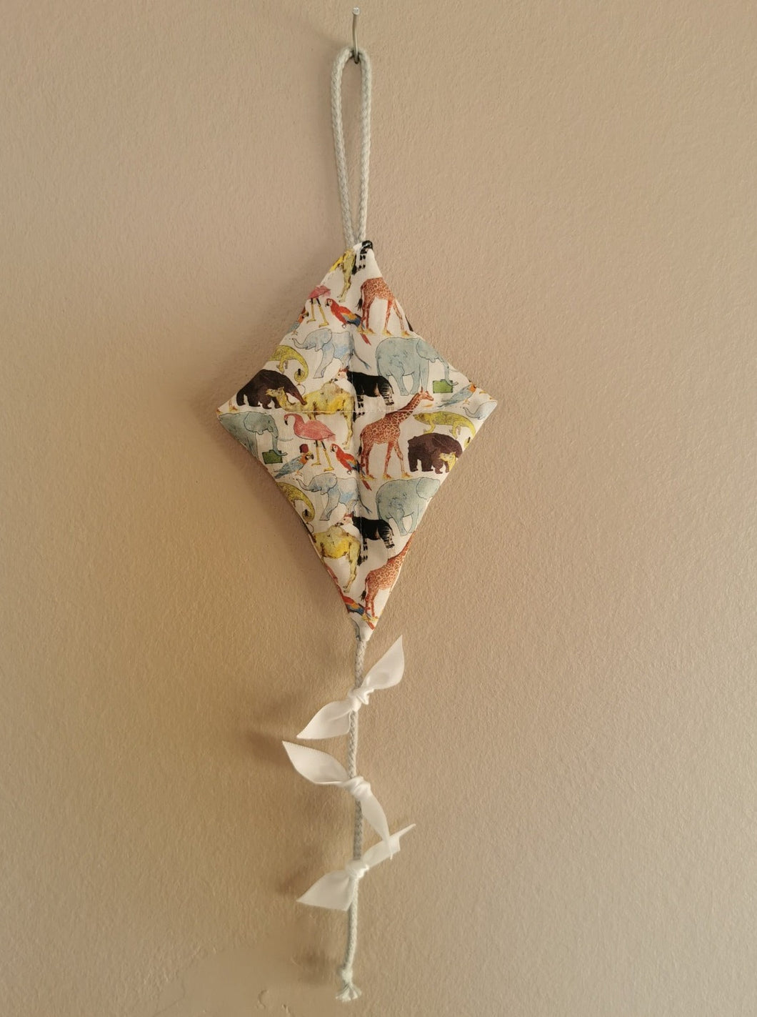 Drageophæng med lavendelfyld, Liberty queue to the zoo