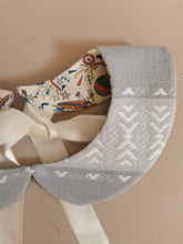 Indlæs billede til gallerivisning Peter Pan krave barn, genbrugsstof og liberty
