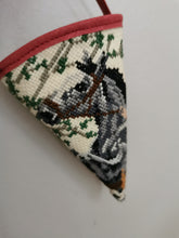 Indlæs billede til gallerivisning Kræmmerhus - Broderet hest med rytter #3
